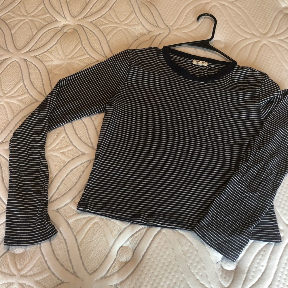 MEDIUM Striped blue & white long sleeve shirt